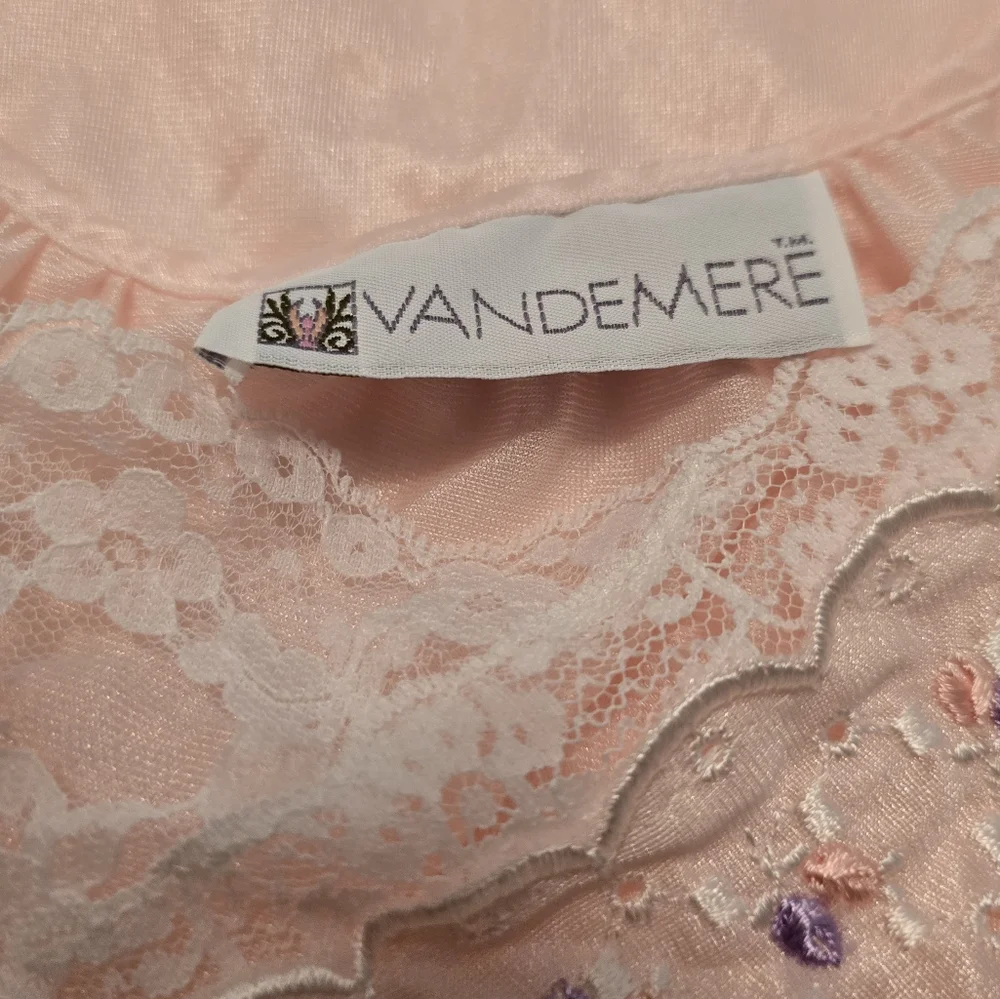 Vandemere NWT Vintage Light Pink Nightgown Women's Size Medium - Picture 8 of 11